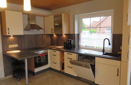 Halbemond Apartment | NEW! 100 sqm dog-friendly apartment with whirlpool