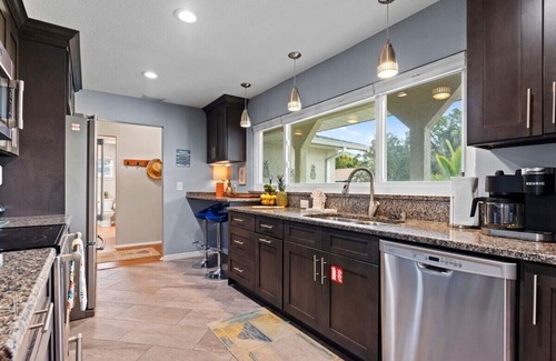 Palma Sola House | New! 12 min to AMI Beach + Pickleball + Mini-Golf