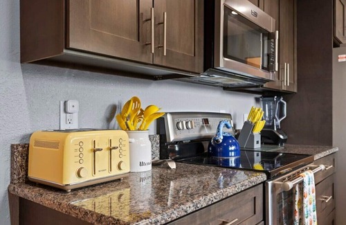 Palma Sola House | New! 12 min to AMI Beach + Pickleball + Mini-Golf
