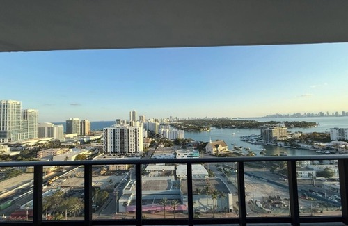 North Beach Apartment | New 1bed 1.5bath 20th floor amazing views