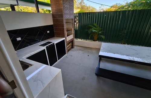 Palma House | New 2 bdr beach house with WIFI, BBQ and secure carport. Relax in style.