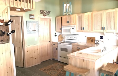 Charlevoix Cottage | NEW 2025 DATES AVAILABLE - Charming, quiet lakefront cottage