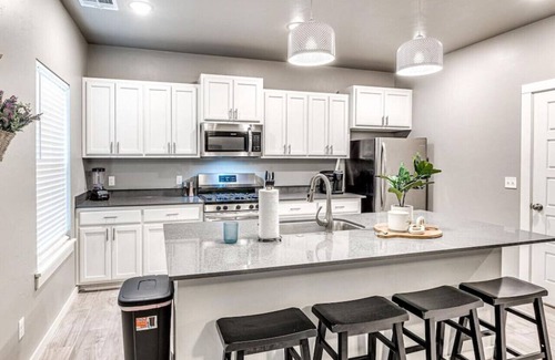 Midwest City House | New 3B/2.5B In Heart Of MW City
