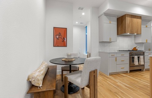 Oak Lawn House | New 3BR Luxury Townhome in Oak Lawn Dallas - The Yellow Rose
