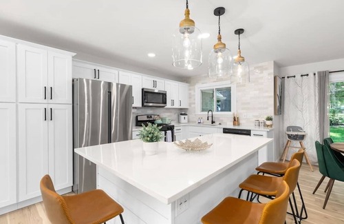 Lapeer House | NEW 4 Bedroom 4 Bath Waterfront Home Sleeps 14!