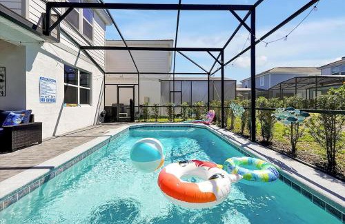 Loughman House | NEW 5 bed 4 bath, 20 Guests Resort Near Disney W PS5,BBQ, Pool