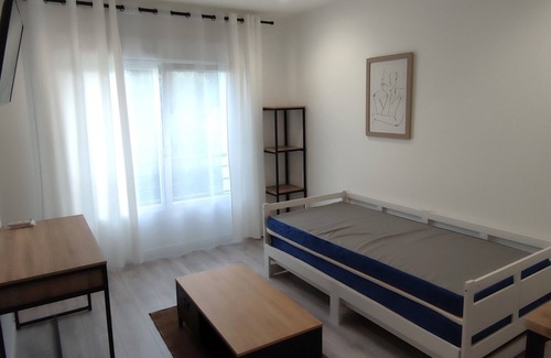 Chambray-les-Tours Apartment | NEW AIR CONDITIONED STUDIO + enclosed PK (Washer/dryer - Fiber Internet - Android TV)