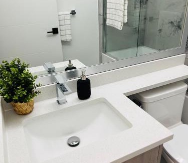 Surrey Apartment | New and Modern 1 bedroom suite near beach