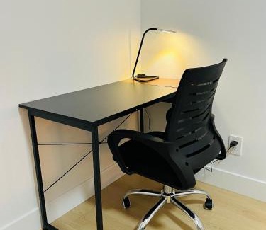 Surrey Apartment | New and Modern 1 bedroom suite near beach