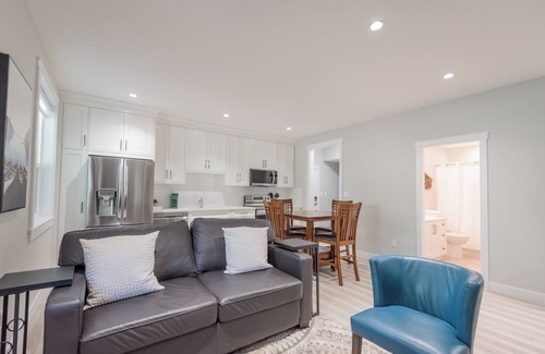 North Cowichan House | New and spacious suite close to town, attractions and hospital