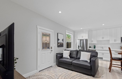 North Cowichan House | New and spacious suite close to town, attractions and hospital