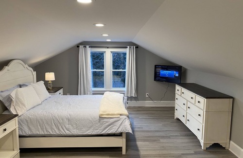 Poughkeepsie House | New and very private Hudson Valley getaway