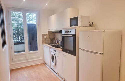 Guyancourt Apartment | New apartment with terrace 2 steps from the center