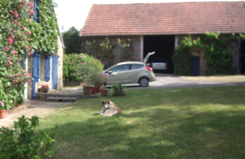 Saint-Priest-la-Plaine Apartment | New apartment in country house with terrace and garden
