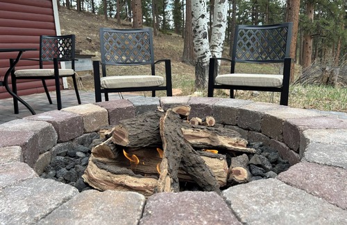 Conifer Cabin | New! Aspen time is right around the corner! 1 hr from DIA! Gas firepit & Wifi
