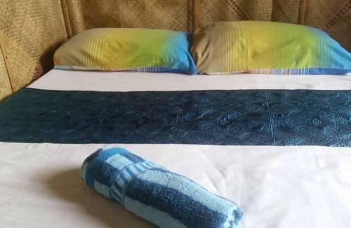 El Nido Bed & Breakfast | New Bamboo Chalets. Private rooms at hostel prices. Close to beach and town.