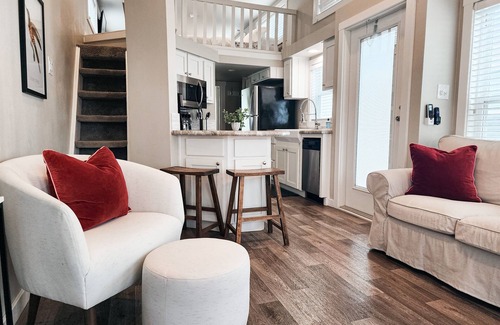 Staples Cabin | New! Beautiful, Modern Cabin by San Marcos River!