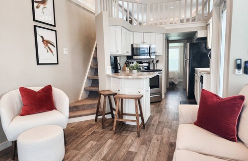 Staples Cabin | New! Beautiful, Modern Cabin by San Marcos River!
