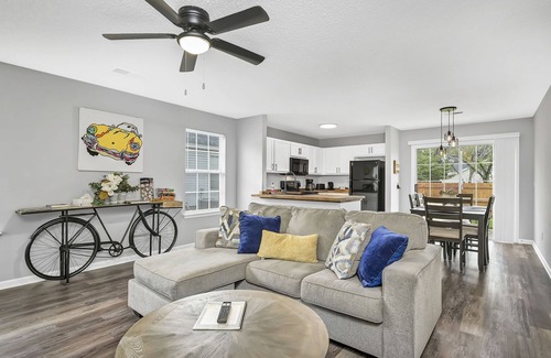 Columbia House | NEW! Beautiful Updated House w/Fenced Backyard!