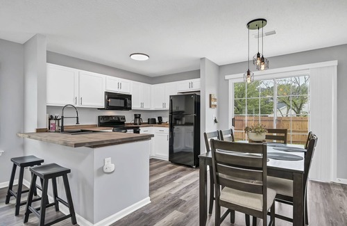 Columbia House | NEW! Beautiful Updated House w/Fenced Backyard!