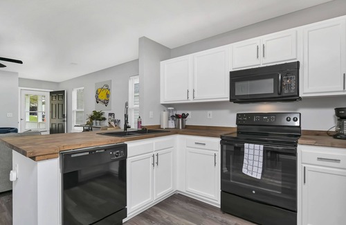 Columbia House | NEW! Beautiful Updated House w/Fenced Backyard!