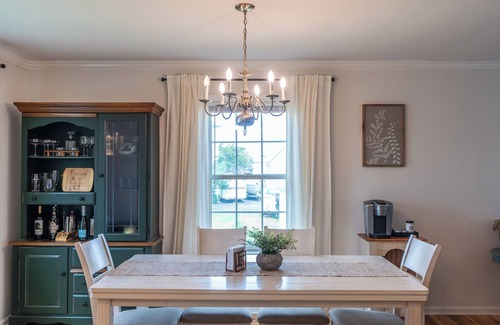Bowers Beach House | NEW! Bowers Retreat - Sleeps 10 - Steps to beach! 10 Minutes to DE Turf!