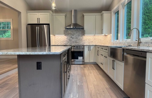 Saunderstown House | New Build, Private Beach, Central Air, Big Yard, Firepit, Wine Bar