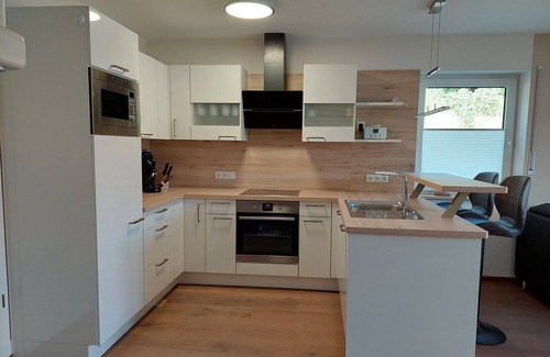 Geeste Apartment | NEW BUILD-Wonderful, modern and high-quality DHH, garden, wallbox, WLAN, near the lake