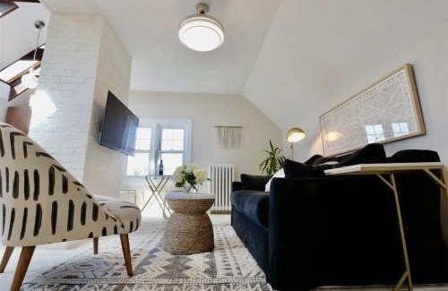16th Street Heights House | NEW Cabin in the Clouds Easy Downtown Access w Parking
