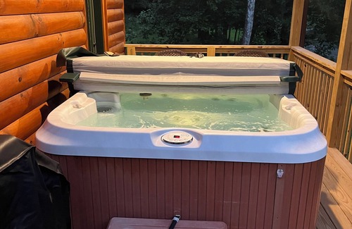 Deep Gap Cabin | New Cabin with Fiber OPTICS WIFI,HOT TUB, STOCKED CREEK