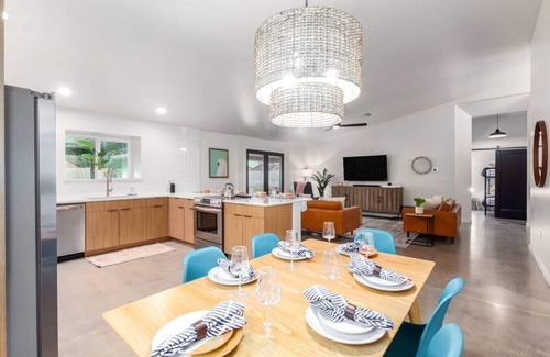 Chandler House | NEW! Chandler Palms Paradise