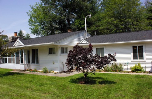Northeastern Michigan House | NEW Charming 3-bedroom vacation house in East Tawas on Tawas Bay Point.