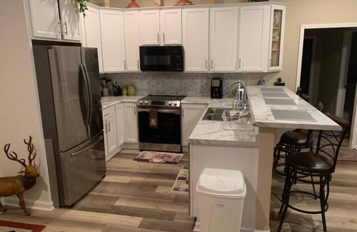 Waycross House | New, charming, and spacious Troopers Getaway/5 minutes to down town.