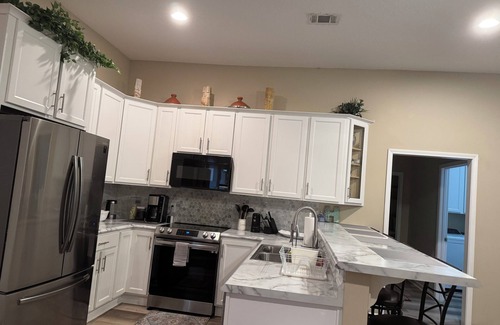 Waycross House | New, charming, and spacious Troopers Getaway/5 minutes to down town.