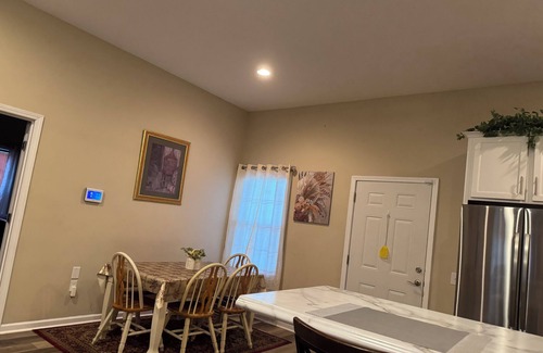 Waycross House | New, charming, and spacious Troopers Getaway/5 minutes to down town.