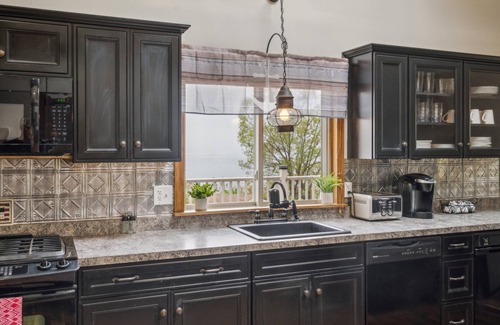 Plymouth House | NEW! Coastal Comfort with Stunning Harbor Views
