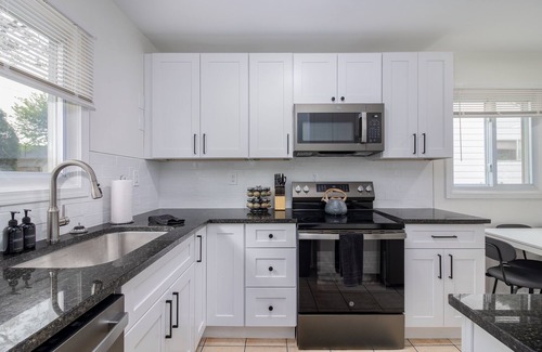 Hazel Park House | NEW!Comfy 3BR/2BA Home/Friendly City of Hazel Park