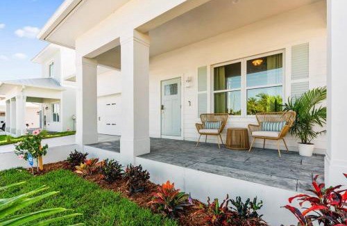 Jensen Beach House | New Construction-Heated Saltwater Pool, Sauna, and Game Room!