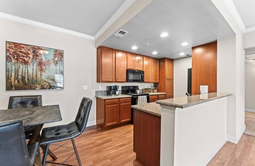 Reno/Tahoe Airport Apartment | New Cozy & Stylish 1BR with Heated Pool, Relaxing Spa & Sauna