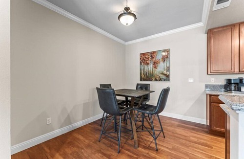 Reno/Tahoe Airport Apartment | New Cozy & Stylish 1BR with Heated Pool, Relaxing Spa & Sauna