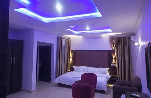 Jos Hotel | New Diamond Suites and Apartment Jos