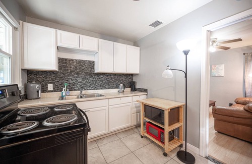 Downtown Las Vegas House | *NEW* Downtown 2 bedroom house w/backyard