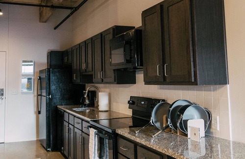 Downtown Memphis Apartment | NEW Downtown Memphis Apartment - Walk to Orpheum, Fedex Forum, Beale, and more!