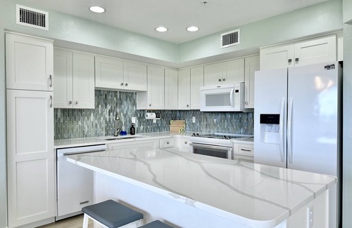 Cedar Key Condo | NEW Elevator, 1BlockToBeach, WalkToDowntown