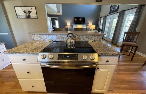 Smyrna House | New family & pet friendly Farmhouse*Equine retreat*Allen House centrally located