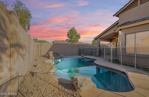Villages At Queen Creek House | New Family Relaxation Golf, Pool, Yard Games ~15min to bell bank park and mesa ✈