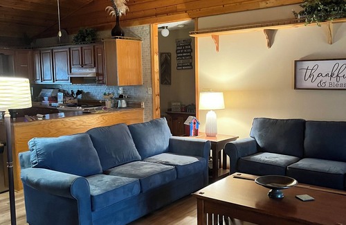 Gumlog Cabin | New finished lower level. Peaceful 5-bedroom lake front cabin easy walk to lake.