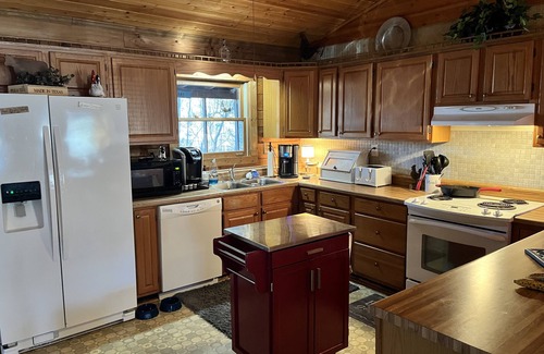 Gumlog Cabin | New finished lower level. Peaceful 5-bedroom lake front cabin easy walk to lake.