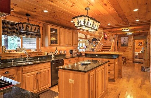 Pine Bush Cabin | NEW! FOLEY'S LOG CABIN with Hot Tub