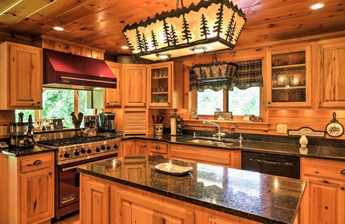 Pine Bush Cabin | NEW! FOLEY'S LOG CABIN with Hot Tub